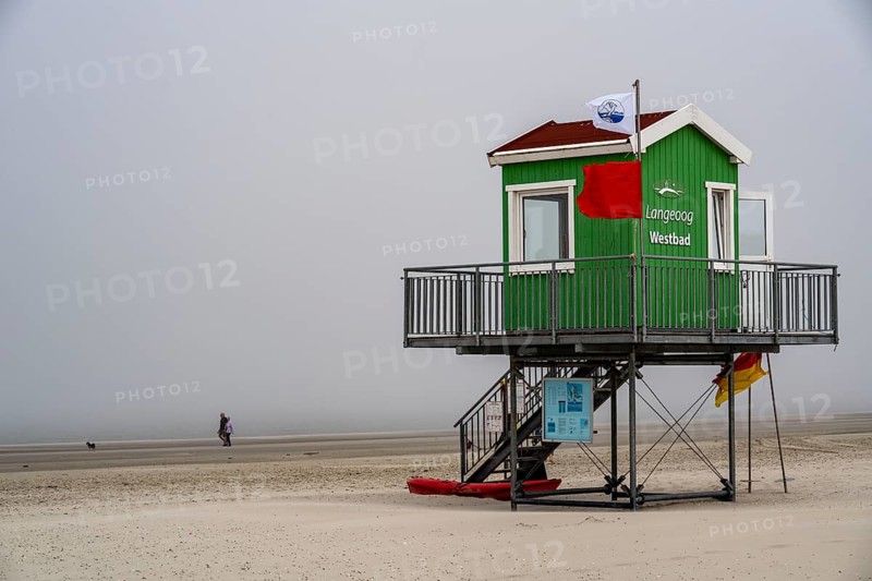 North Sea island of Langeoog, early summer, shortly after the first easing of the lockdown in the Corona crisis, foggy weather, still quite few tourists on the beach, DLRG watchtower, Lower Saxony, Germany, Europe