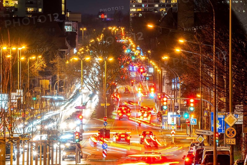 Evening city centre traffic, rush hour, AlfredstraÃŸe, B224, in Essen, Germany, Europe