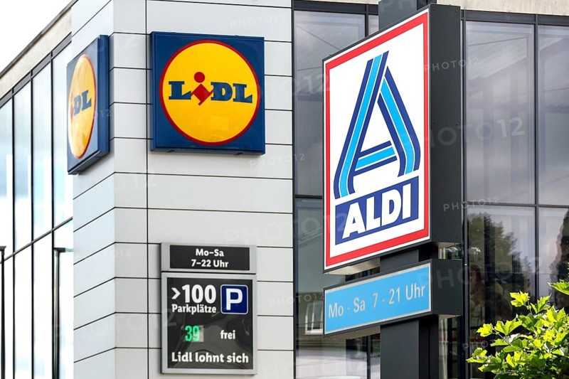 Lidl and Aldi store right next to each other, Essen, 22.07.2024., Essen, North Rhine-Westphalia, Germany, Europe