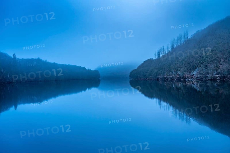 Lake Rursee in the Eifel, reservoir, upper lake, in winter, fog, near Heimbach, North Rhine-Westphalia, Germany, Europe