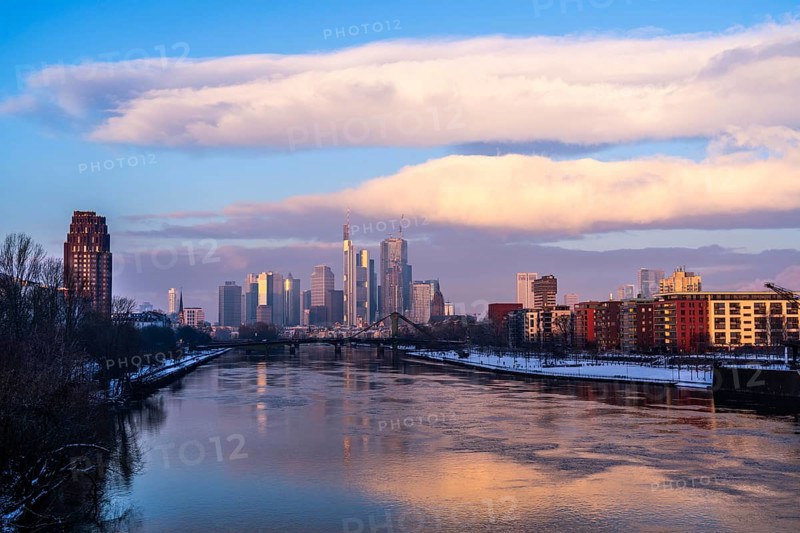 The skyline of Frankfurt am Main, skyscrapers of the banking district, FlöÃŸerbrücke, wintry morning, Hesse, Germany, Europe