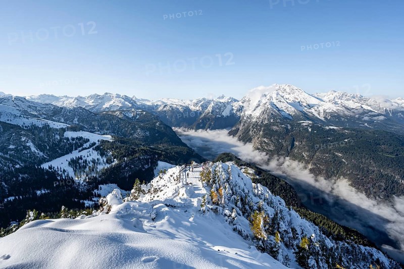 Snow-covered summit of the Jenner with viewing platform in autumn, view of the sea of clouds and Watzmann, Berchtesgaden National Park, Berchtesgaden Alps, Schönau am Königssee, Berchtesgadener Land, Bavaria, Germany, Europe