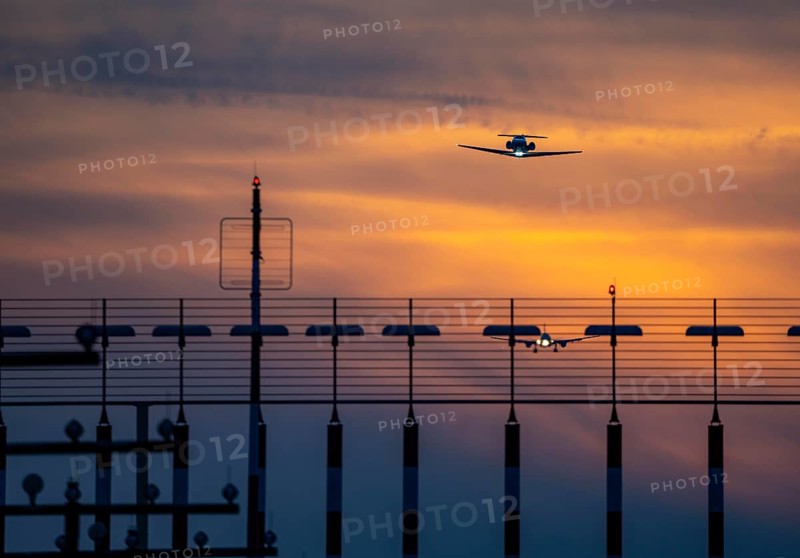 Runway lighting, approach aids, at Düsseldorf International Airport, sunset, aircraft taking off and approaching the southern main runway, 05R/23L, North Rhine-Westphalia, Germany, Europe