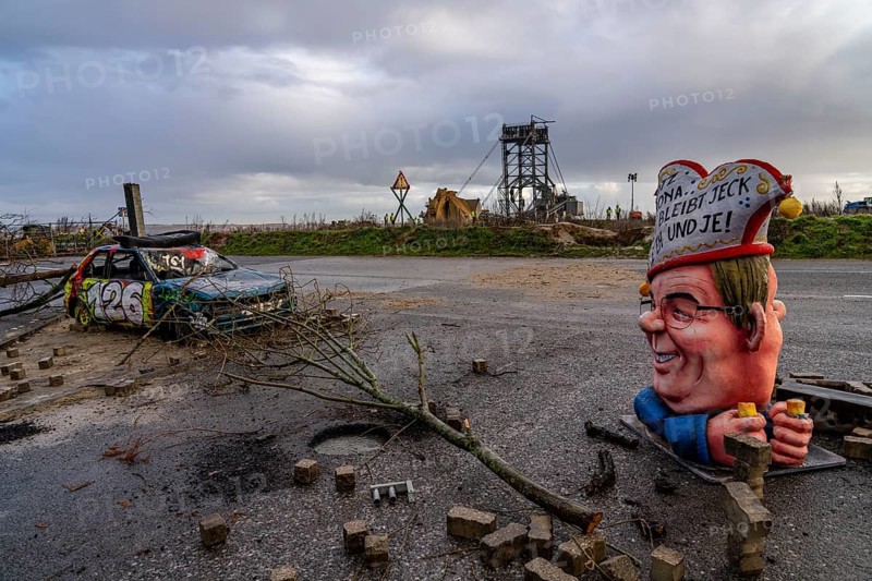 Carnival figure of Armin Laschet, start of the eviction of the hamlet Lützerath at the lignite mine Garzweiler 2, preparation for the upcoming eviction of the area occupied by climate protection activists, the energy company RWE prepares the construction of work roads, protected by the police, North Rhine-Westphalia, Germany, Europe