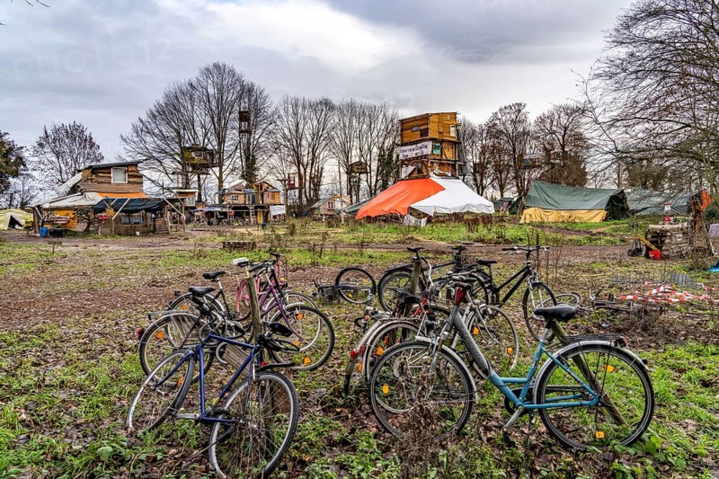 Camp of climate activists in the rest of the village of Lützerath, the last place to be excavated at the Garzweiler 2 open-cast lignite mine, North Rhine-Westphalia, Germany, Europe