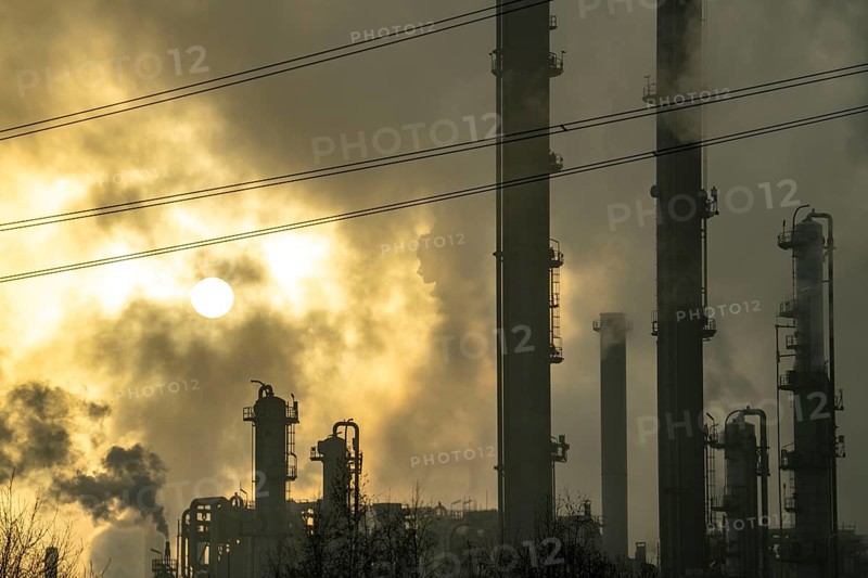 Ruhr oil refineries in Gelsenkirchen, Scholven, North Rhine-Westphalia, Germany, Europe