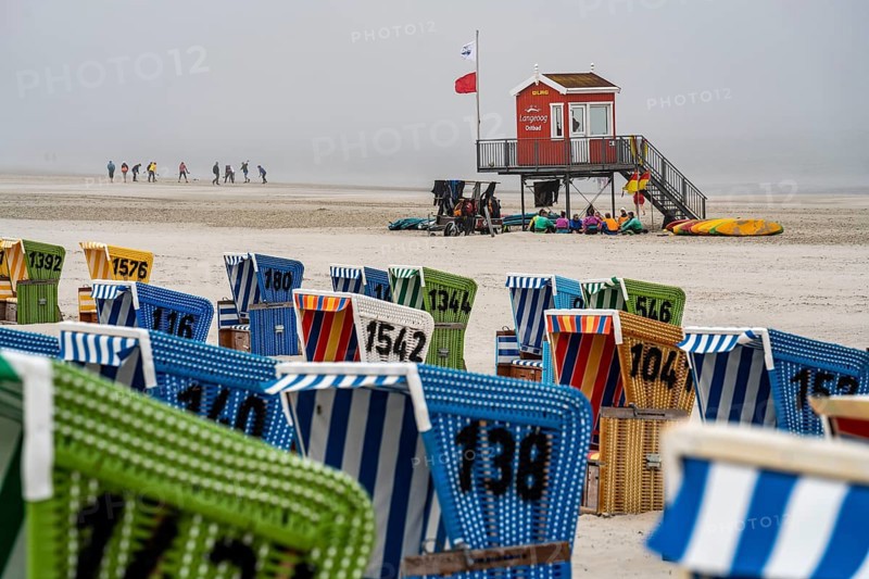 North Sea island Langeoog, early summer, shortly after the first easing of the lockdown in the Corona crisis, foggy weather, still quite few tourists on the beach, beach chairs, Lower Saxony, Germany, Europe