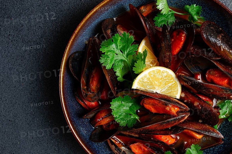 Mussels in tomato sauce, homemade, no people