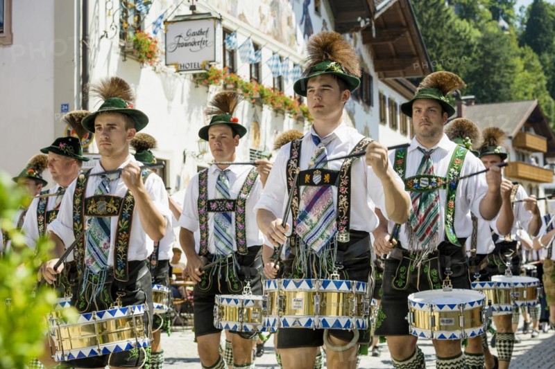 Traditional traditional costume parade, Garmisch-Partenkirchen, Werdenfelser Land, Upper Bavaria, Bavaria, Germany, Europe