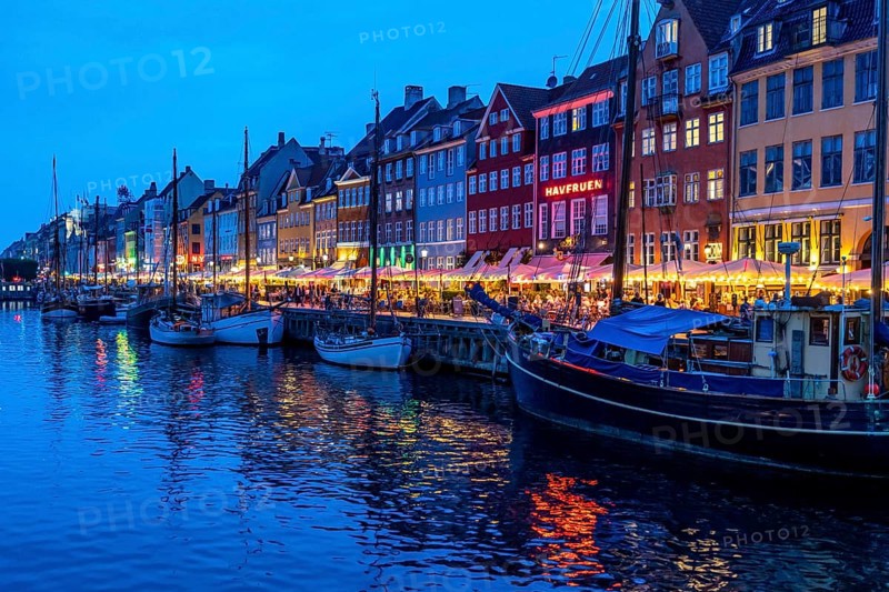 Nyhavn, in the Frederiksstaden district, in the evening, harbour district with houses over 300 years old, promenade with many cafés, pubs, restaurants, canal, tourist attraction, Copenhagen, Denmark, Europe