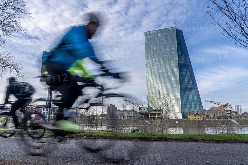 Building of the European Central Bank, ECB, cycle path on the Main in Frankfurt, Hesse, Germany, Europe