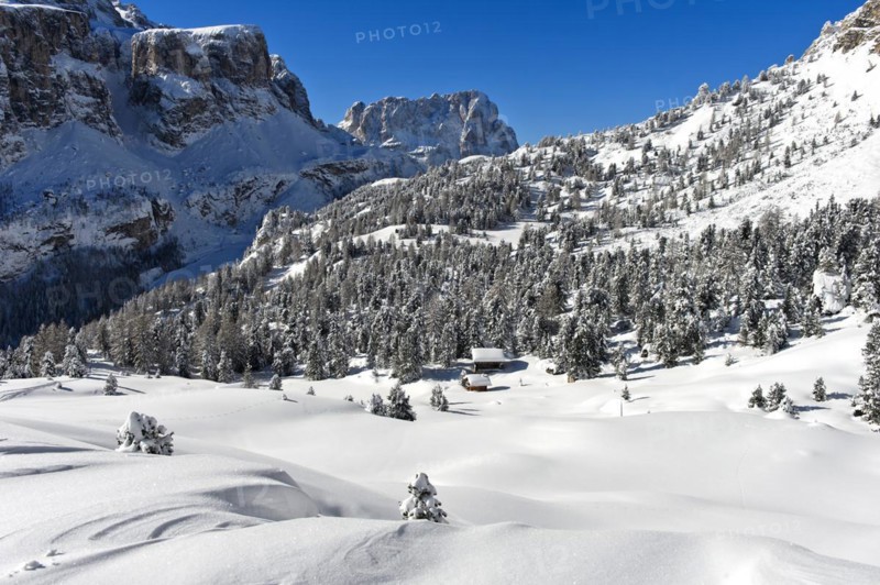 Winter landscape on the Gardena Pass, Passo Gardena, Dolomites, South Tyrol, Italy, Europe