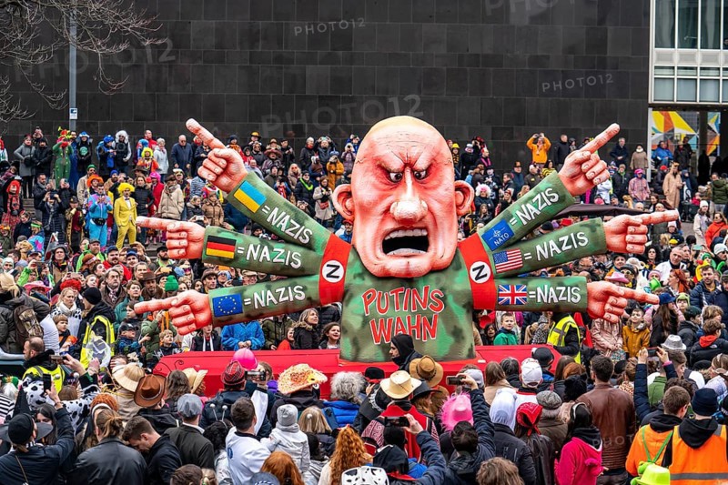 Rose Monday parade in Düsseldorf, street carnival, carnival float, by float builder Jacques Tilly, theme Ukraine war, Vladimir Putin insults all states and organisations from the West as Nazis