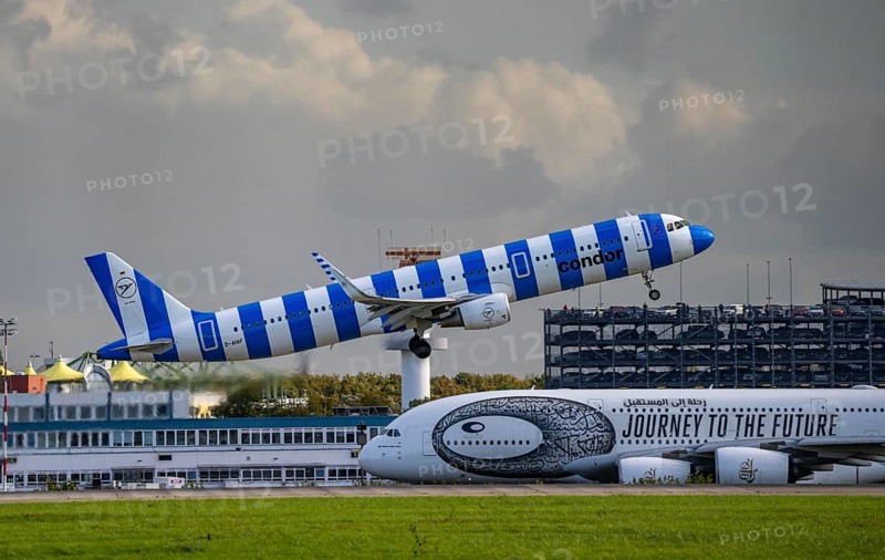 Condor, Airbus A321-211, D-AIAF, on take-off at Düsseldorf International Airport, Emirates Airbus A380