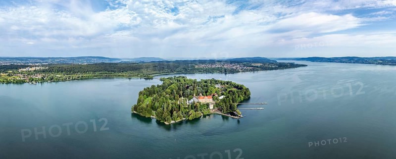 The island of Mainau in Lake Constance with the jetty and the baroque Mainau Castle, built between 1739 and 1746, behind it the village of Litzelstetten and the Bodanrück, on the far left the University of Constance, aerial view, panorama, Constance district, Baden-Württemberg, Germany, Europe