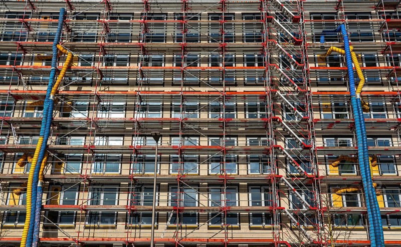 Large construction site, scaffolded shell of an office building complex, air hoses for building ventilation, heating, O-Werk Campus in Bochum, North Rhine-Westphalia, Germany, Europe