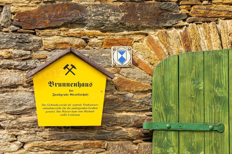 The Fundgrube company was one of the largest and most important mining facilities in the NeustÃ¤dtler mining area. The preserved day buildings include the hat house (1830), the mine forge (1839), the room house, the well house and the powder house (1844) . The wooden hut above the turbine shaft was built as a protective building around 1984. The Aufschlagrösche is touristically accessible up to the turbine shaft, Schneeberg, Schneeberg, Saxony, Germany, Europe