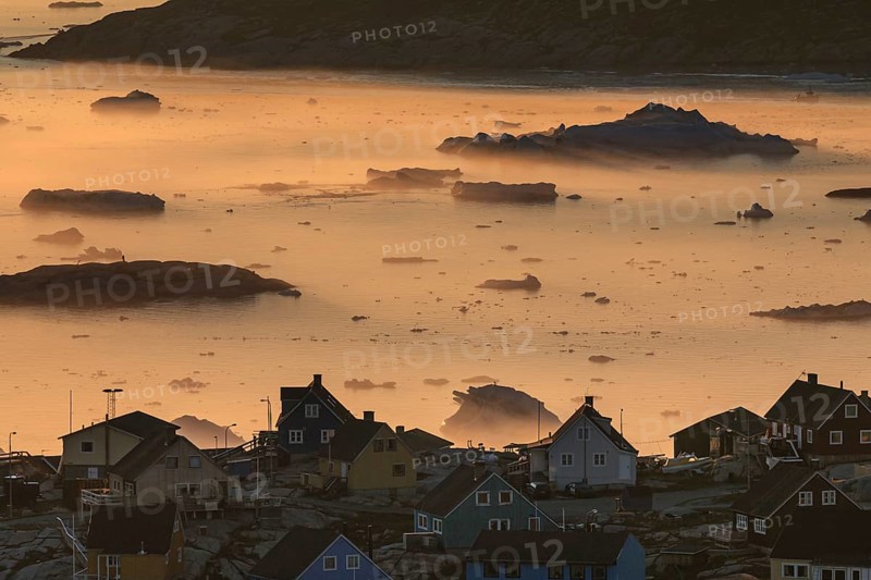 Inuit settlement in front of icebergs in the fog, midnight sun, summer, Ilulissat, Ilulissat Icefjord, Disko Bay, West Greenland, Greenland, North America