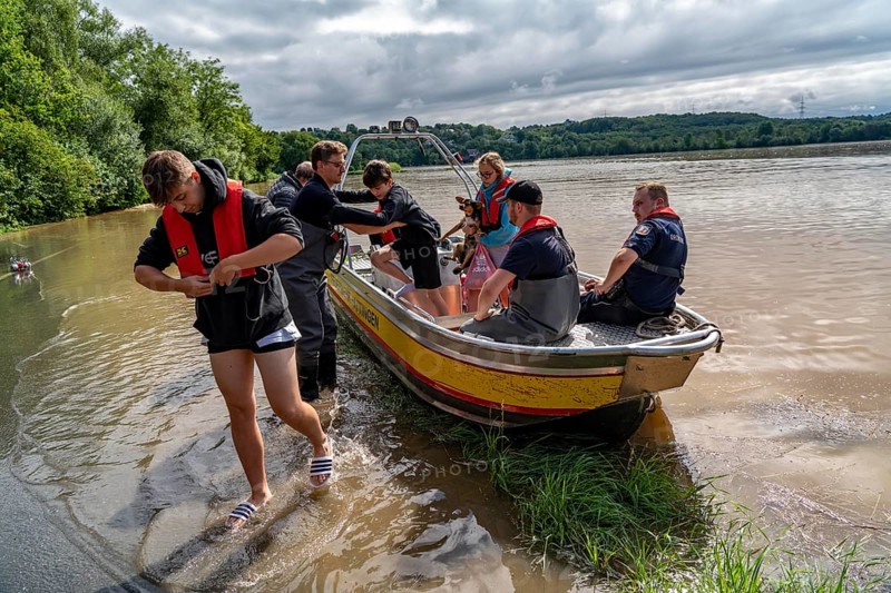 High water on the Ruhr, after long heavy rainfall the river came out of its bed and flooded the countryside and villages, the highest water level ever measured, over 20 people were rescued from flooded houses by the fire brigade and DLRG in Bochum Dahlhausen, Bochum, North Rhine-Westphalia, Germany, Europe