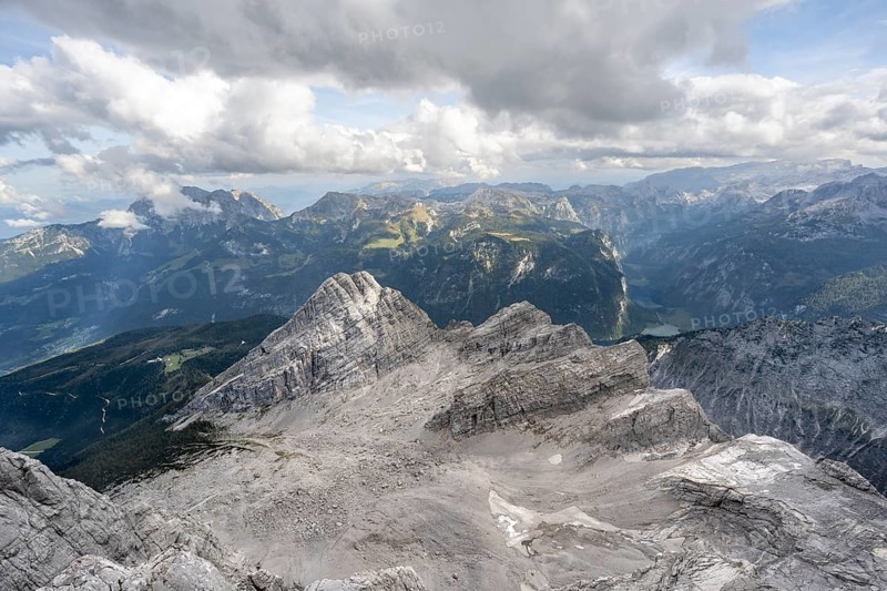 Mountain landscape with steep rocky mountain peaks, view of the Kleine Watzmann and Watzmann Kinder peaks, Obersee with Hoher Göll, Hagengebirge and Steinernes Meer in the background, Watzmann crossing to Watzmann Mittelspitze, Berchtesgaden National Park, Berchtesgaden Alps, Bavaria, Germany, Europe
