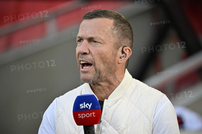 SKY TV expert Lothar MatthÃ¤us, portrait, interview, microphone, microphone, logo, MHPArena, MHP Arena Stuttgart, Baden-Württemberg, Germany, Europe