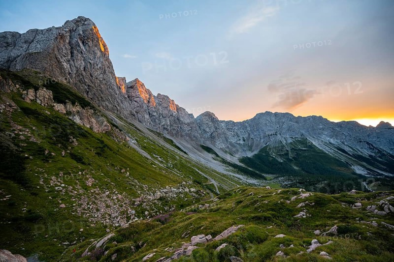 Alpenglow at the Biegenköpfen and Wolayerkopf, mountain landscape with green meadows and rocky mountain peaks at sunset, Carnic Alps, Carnic High Trail, Carinthia, Austria, Europe