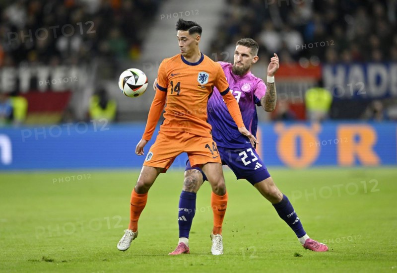 Duel, action Robert Andrich GER against Tijjani Reijnders NED, international match Germany GER against Netherlands NED, Deutsche Bank Park, stadium, Frankfurt am Main, Hesse, Germany, Europe