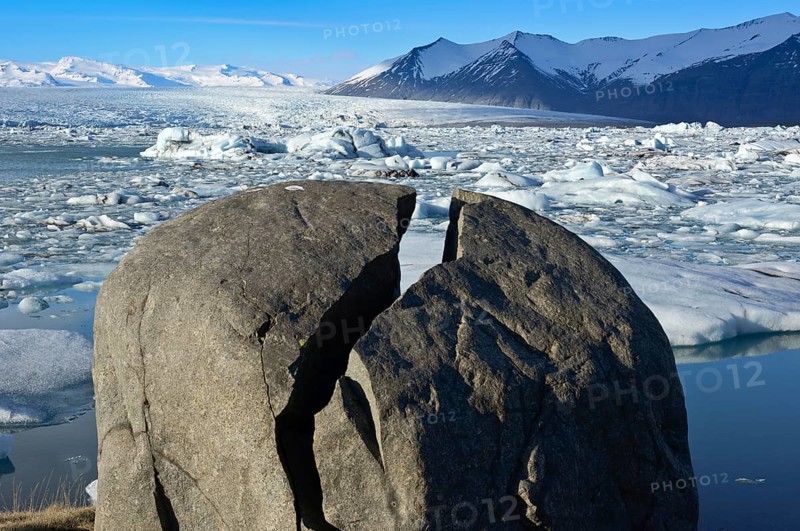 Ruptured rocks, frost wedging, glacier lagoon Jöekulsarlon, Vatnajökull glacier, Austurland, Iceland, Europe