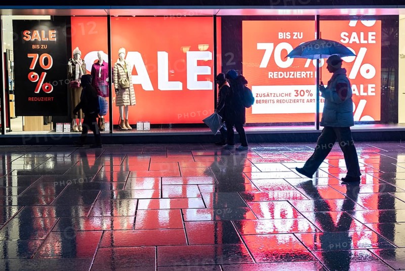 Sale, clearance sale at Galeria Kaufhaus an der Hauptwache, at GroÃŸe Eschenheimer StraÃŸe and pedestrian zone Zeil, Frankfurt am Main, Hesse, Germany, Europe