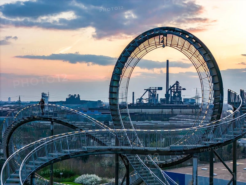 Hüttenwerke Krupp-Mannesmann, HKM in Duisburg-Hüttenheim, coking plant and 2 blast furnaces, sintering plant and power station, Tiger & Turtle landmark, Magic Mountain, walk-in sculpture in the form of a roller coaster on the Heinrich-Hildebrand-Höhe slag heap, North Rhine-Westphalia, Germany, Europe