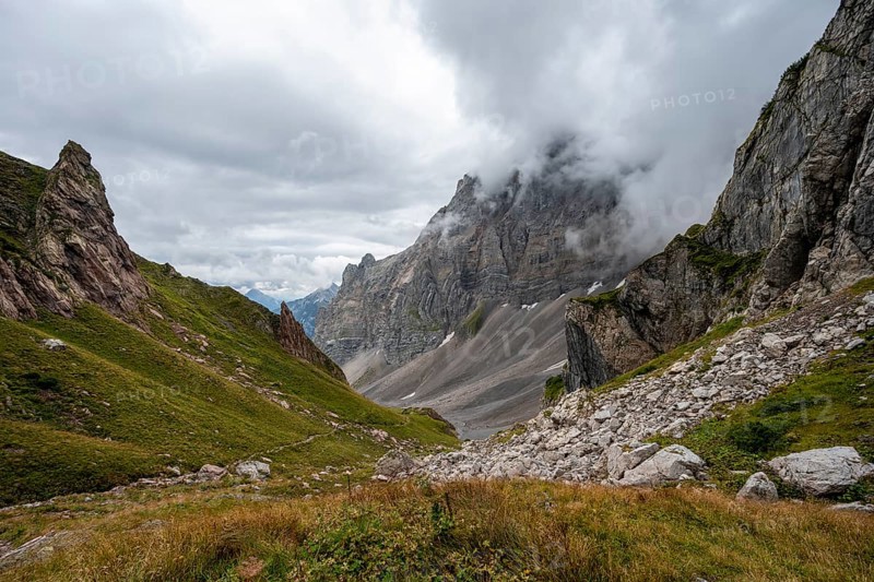 Cloudy mountains, view into a mountain valley, cloudy mountain peaks, Valentintörl, Carnic Alps, Carnic High Trail, Carinthia, Austria, Europe