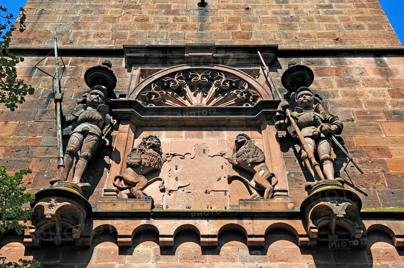 Knight figures above the gate tower, 1541, of Heidelberg Castle, destroyed in 1689, castle courtyard, Heidelberg, Baden-Württemberg, Germany, Europe