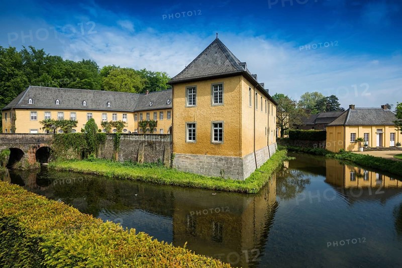 Moated castle, Schloss Dyck, Jüchen, Lower Rhine, North Rhine-Westphalia, Germany, Europe