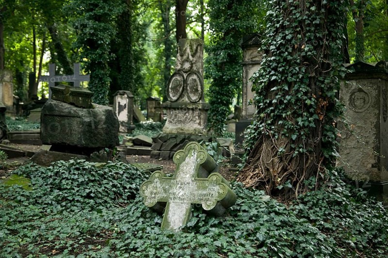 The Elias Cemetery in Dresden is considered to be the city's most culturally and historically significant cemetery. The burial site in the Pirnaische Vorstadt district, which has been closed since 1876 for traffic and security reasons, has been a listed building since 1924