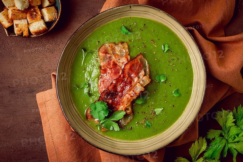 Green mashed soup, with bacon and croutons, homemade, no people