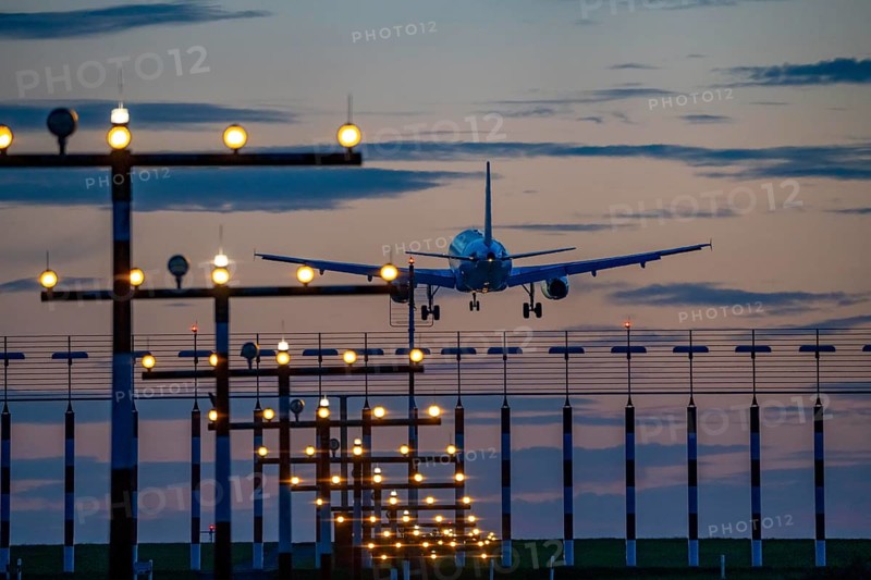 Approach to Düsseldorf International Airport, southern runway, 05R/23L, lighting, North Rhine-Westphalia, Germany, Europe