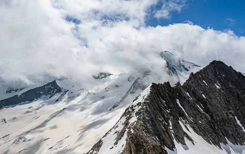 Rocky mountain ridge and glaciated mountain peak GroÃŸer Möseler, Waxeggkees glacier, Berliner Höhenweg, Zillertal Alps, Tyrol, Austria, Europe