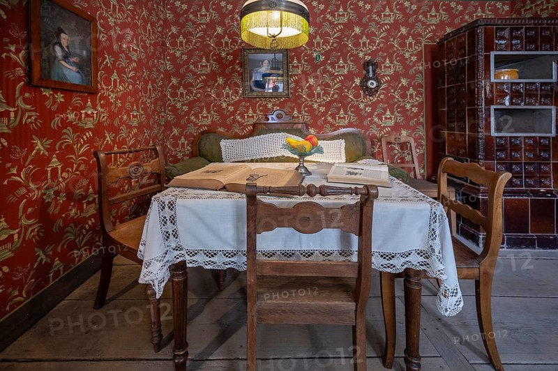 Living room with furnishings around 1900, baker's house built in 1793, today HÃ¤ckermueum, MittelstraÃŸe 34, GÃ¤rtnerstadt, Bamberg, Upper Franconia, Bavaria, Germany, Europe