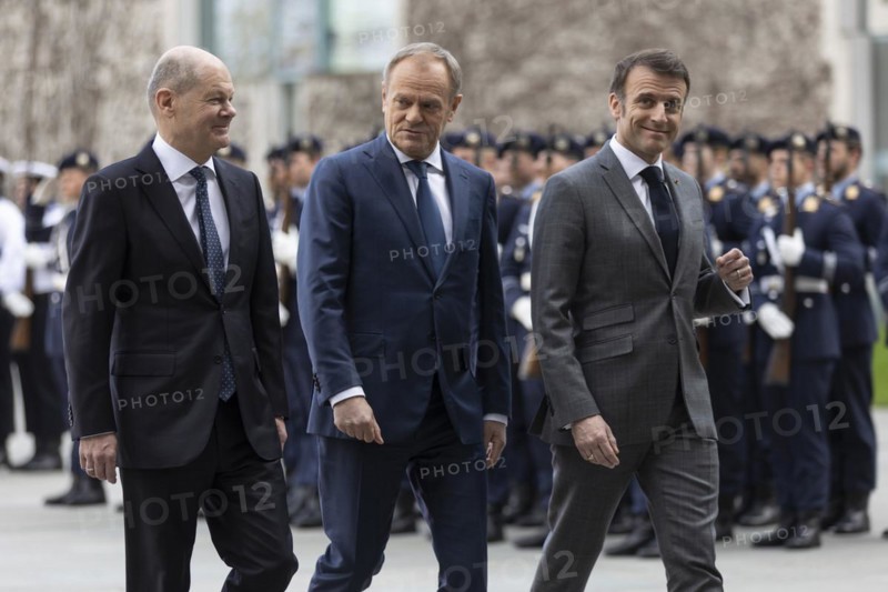 Federal Chancellor Olaf Scholz (SPD) welcomes Emmanuel Macron, President of France, and Donald Tusk, Prime Minister of Poland, to the Federal Chancellery with military honours in Berlin, 15.03.2024