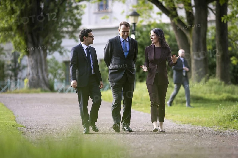 Annalena BÃ¤rbock (Alliance 90/The Greens), Federal Minister for Foreign Affairs, Stephane Sejourne, Minister for Europe and Foreign Affairs of the French Republic, and Radosâ‰ˆÃ‡aw Sikorski, Minister for Foreign Affairs of the Republic of Poland, photographed during a joint walk through the Park an der Ilm in Weimar, 22 May 2024. Photographed on behalf of the Federal Foreign Office