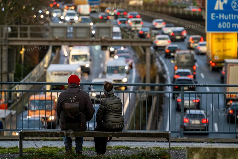 Traffic jam on the A40 motorway, city passage, Essen-Huttrop junction, traffic jam in both directions, 2 people looking at the traffic jam, at the Ruhrschnellweg tunnel, in the city centre, North Rhine-Westphalia, Germany, Europe