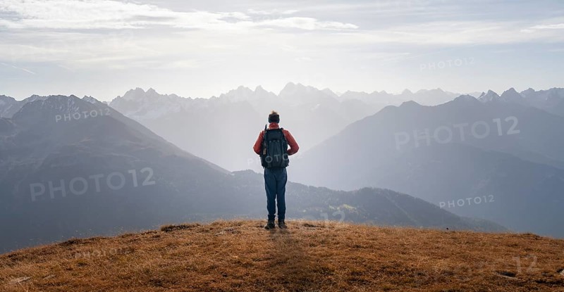Mountaineers in front of a mountain panorama in the morning light, view from the Venet in autumn, Venet crossing, Ötztal Alps, Tyrol, Austria, Europe