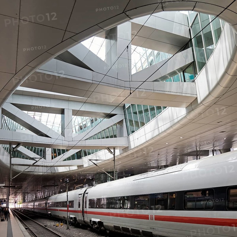 ICE at the centre platform with the large opening to the glass dome, long-distance train station, airport, Frankfurt am Main, Hesse, Germany, Europe