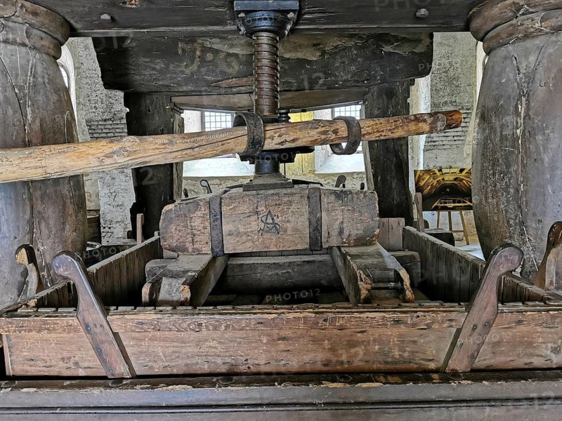 Lay refectory, exhibition of historical wine presses from the period 1668 to 1801, Eberbach Monastery, Erbach Monastery, former Cistercian abbey near Eltville am Rhein, Hesse, Germany, Europe
