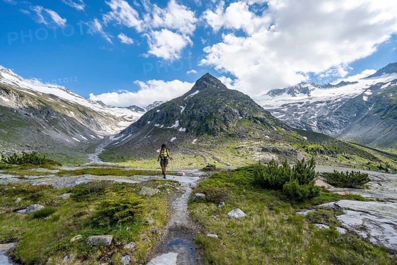 Mountaineer on hiking trail in front of picturesque mountain scenery, in the background mountain peak Steinmandl with glacier Waxeggkees and glacier Hornkees, Berliner Höhenweg, Zillertal Alps, Tyrol, Austria, Europe