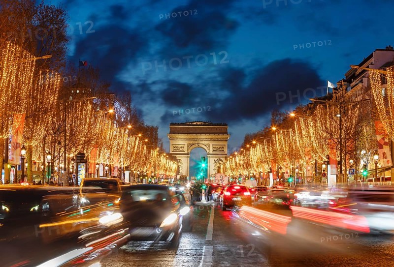 Arc de Triomphe at Christmas time, Champs Elysees, Paris, Ile de France, France, Paris, Ile de France, France, Europe