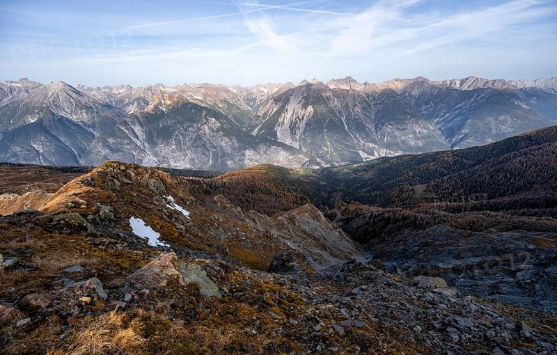 View from the ridge of the Venet to the mountain panorama of the Parzinn Group of the Lechtal Alps, yellow larches in autumn, Venet crossing, Ötztal Alps, Tyrol, Austria, Europe