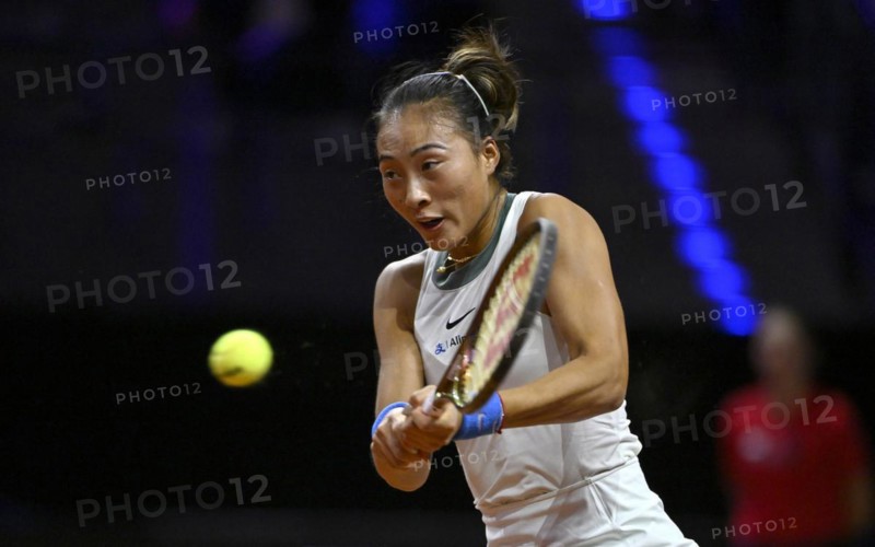 Qinwen Zheng (CHN) Action, Tennis, Porsche Cup 2024, Porsche Arena, Stuttgart, Baden-Württemberg, Germany, Europe