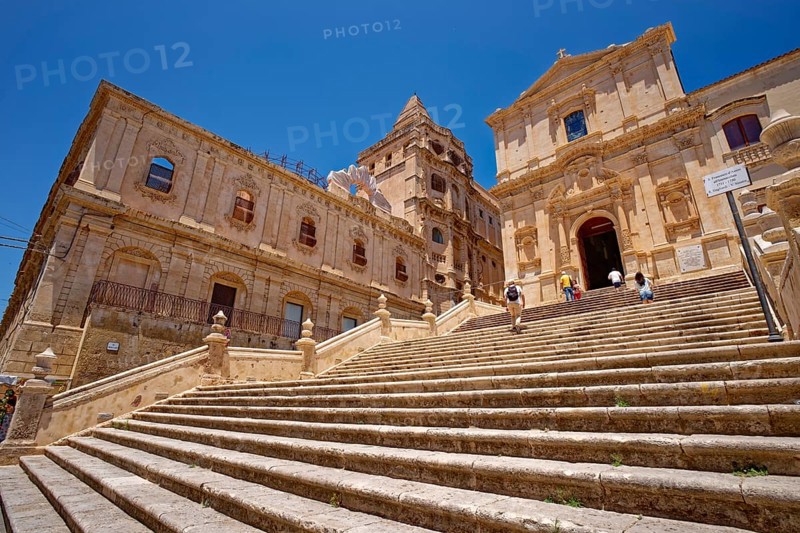 Chiesa di San Francesco d'Assisi all'Immacolata, the Sicilian Baroque-style church of St Francis of Assisi dedicated to the Immaculate Conception, with a huge flight of steps. The historic centre of Noto is a UNESCO World Heritage Site. Noto, Sicily, Italy, Southern Europe, Europe
