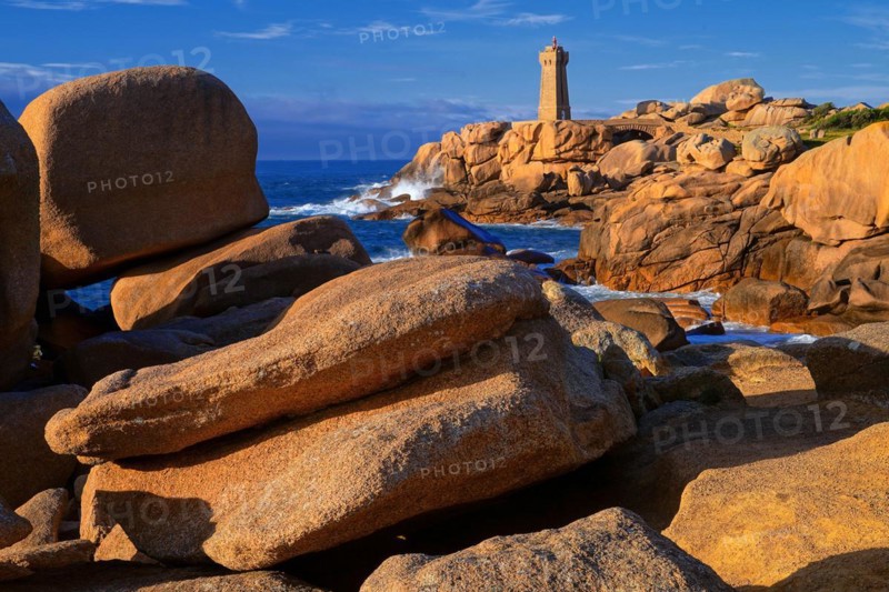France, Brittany, Cot de Rose Granite, lighthouse in Ploumanac'h, France, Europe